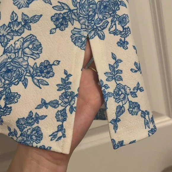 Blue and White Rose Floral Skirt 💖 - Picture 6 of 8